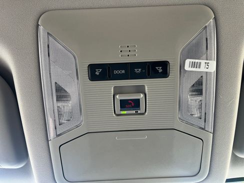 Used 2025 Toyota RAV4 LE AWD/4WD image 34