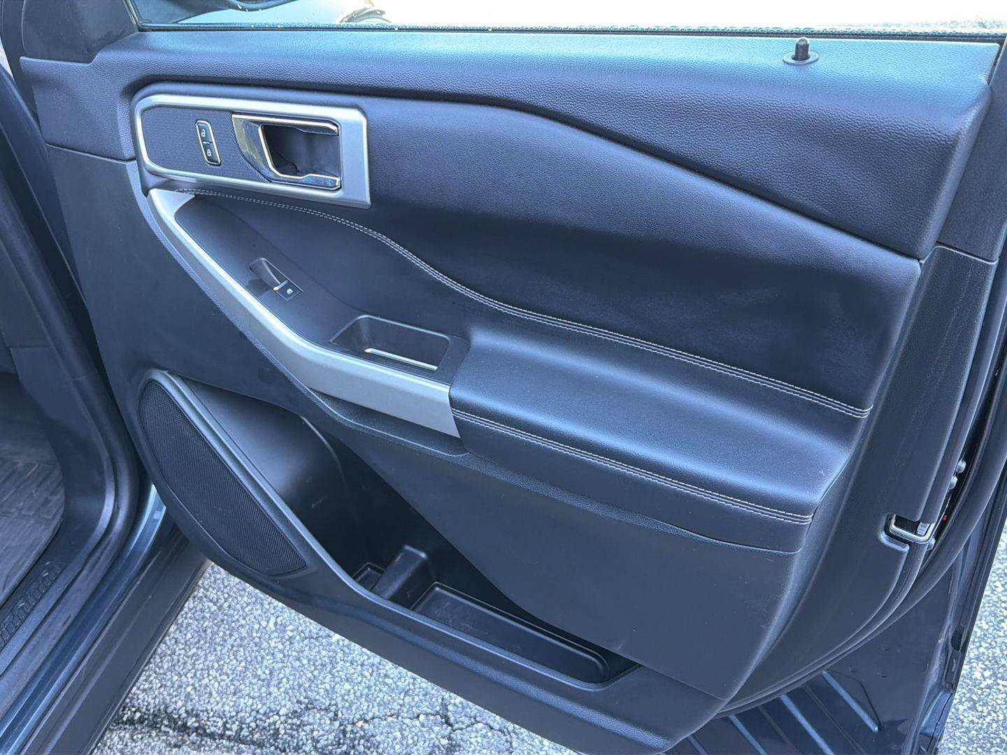Certified 2024 Ford Explorer XLT RWD image 15
