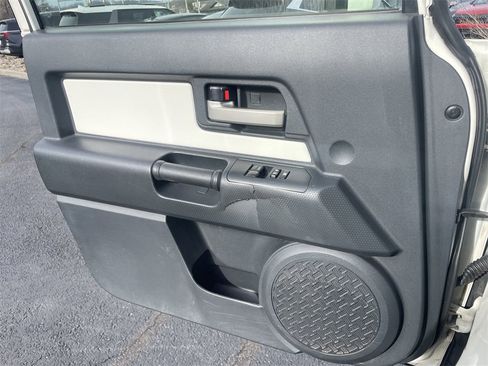 Used 2014 Toyota FJ Cruiser 4WD w/ Upgrade Package image 17