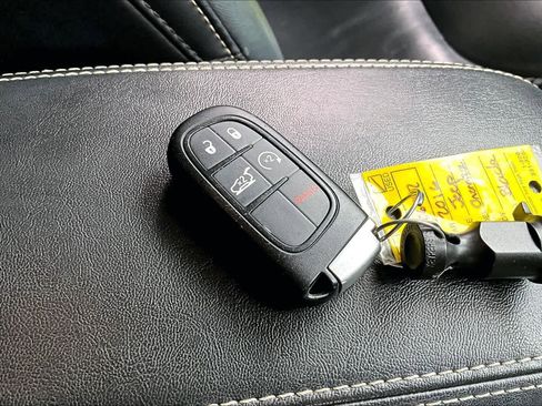 Used 2016 Jeep Cherokee Limited image 14