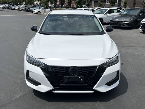 Used 2022 Nissan Sentra SV FWD image 3