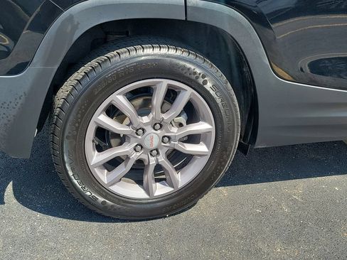 Used 2024 GMC Terrain SLT AWD/4WD image 7