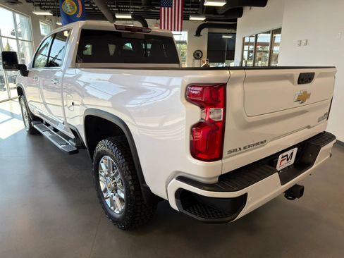 Used 2024 Chevrolet Silverado 2500 High Country w/ High Country Premium Package AWD/4WD image 5