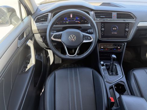Used 2024 Volkswagen Tiguan SE image 14