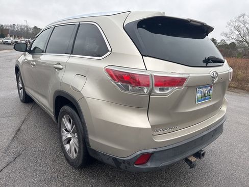 Used 2014 Toyota Highlander XLE image 8