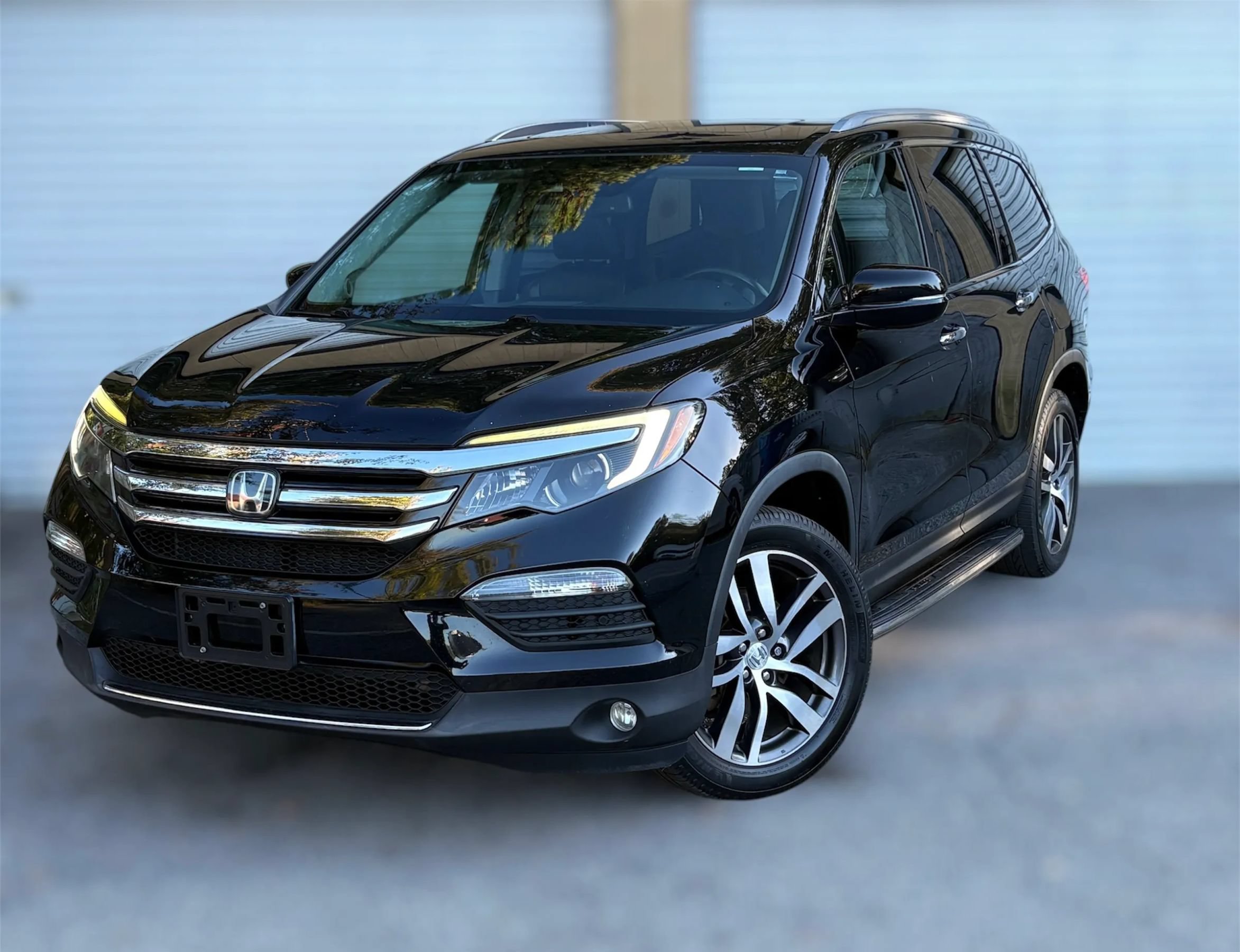 Used 2016 Honda Pilot Touring image 1