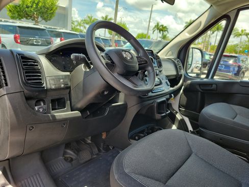 Used 2025 RAM ProMaster 2500 w/ U-Haul Equipment Group FWD image 9