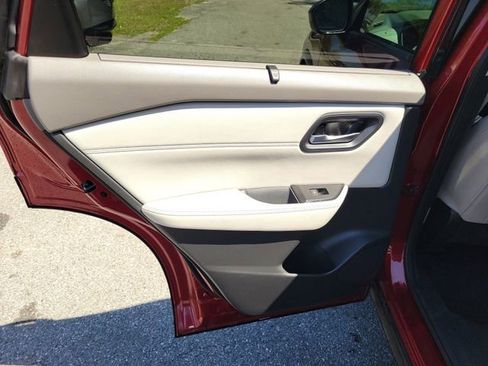 Used 2023 Nissan Rogue SV w/ SV Premium B Package image 30