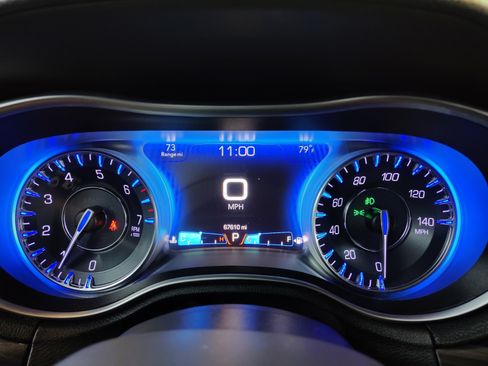 Used 2018 Chrysler 300 Touring w/ Driver Convenience Group RWD image 20