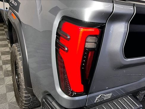 Used 2024 GMC Sierra 2500 AT4X w/ AT4X AEV Edition AWD/4WD image 27