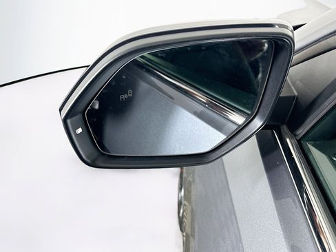 Used 2025 Volkswagen Atlas SE image 16