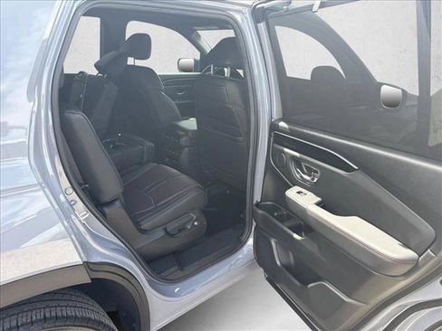 Used 2025 Honda Pilot Black Edition image 25
