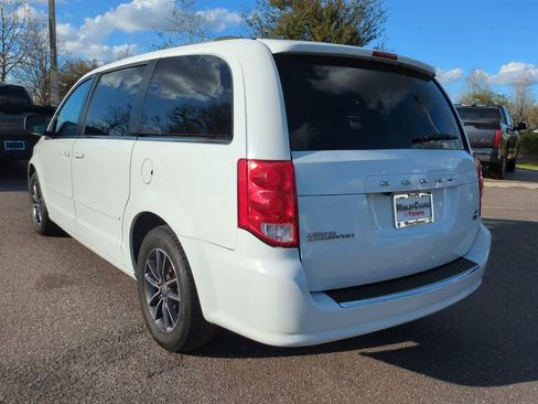 Used 2017 Dodge Grand Caravan SXT image 4