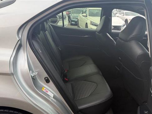 Used 2018 Toyota Camry SE image 13