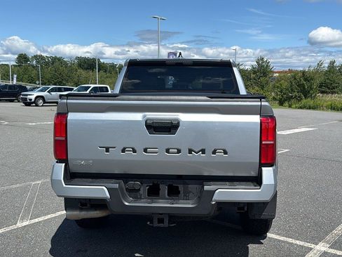 Used 2025 Toyota Tacoma SR5 AWD/4WD image 7