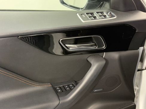Used 2018 Jaguar F-PACE Prestige image 27