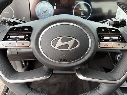 New 2026 Hyundai Elantra Limited FWD image 18