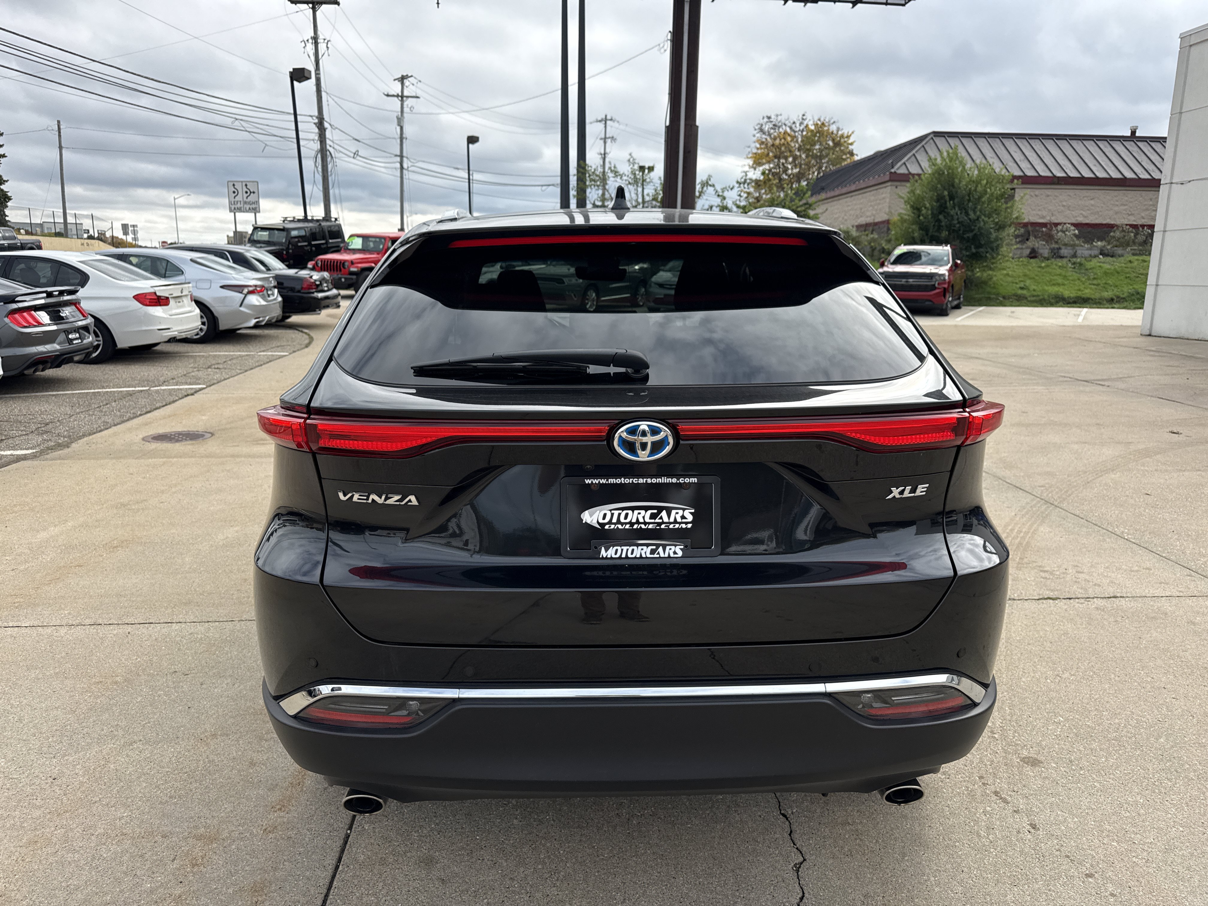 Used 2023 Toyota Venza XLE AWD/4WD image 9