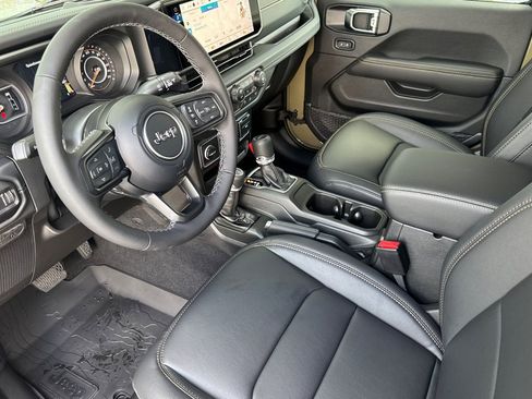 New 2025 Jeep Gladiator Sport image 12