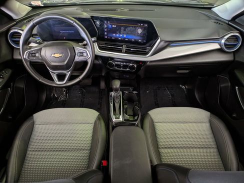 Used 2025 Chevrolet Trax LT w/ LT Convenience Package FWD image 25