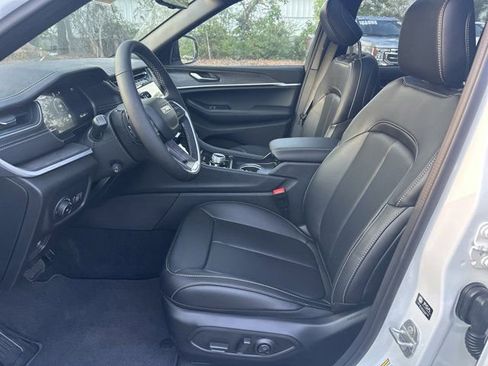 New 2025 Jeep Grand Cherokee Limited w/ Luxury Tech Group II image 9