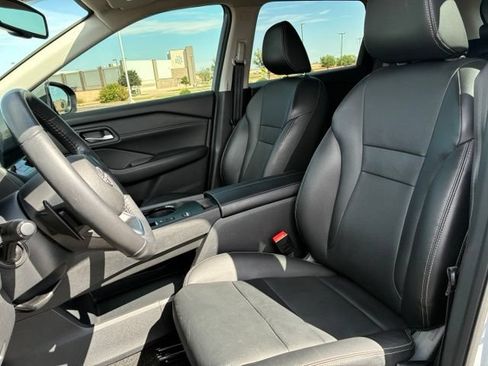 Certified 2024 Nissan Rogue SL FWD image 11