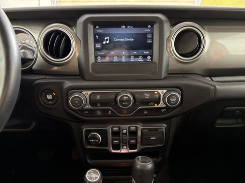Used 2019 Jeep Wrangler Unlimited Sahara image 20