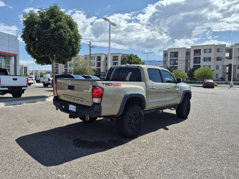 Used 2017 Toyota Tacoma TRD Off-Road w/ Tow Package (A/T) AWD/4WD image 5