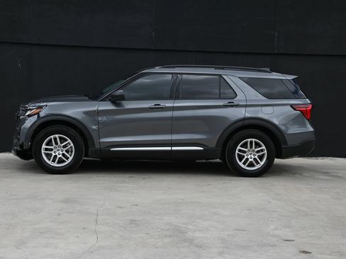 Used 2025 Ford Explorer Active w/ Active Comfort Package RWD image 7