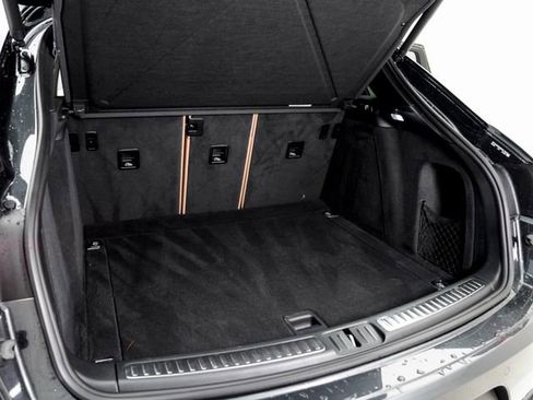 Certified 2021 Porsche Macan AWD/4WD image 27
