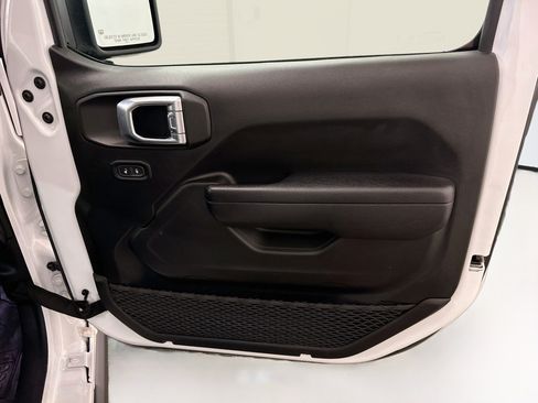 Used 2023 Jeep Wrangler Unlimited w/ Sun & Screen Package AWD/4WD image 33
