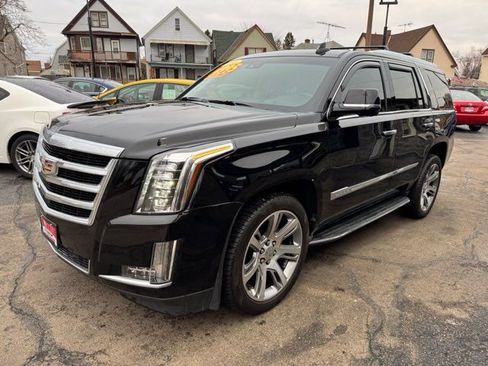 Used 2016 Cadillac Escalade Luxury image 3