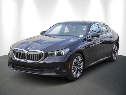 Certified 2025 BMW 530i image 3