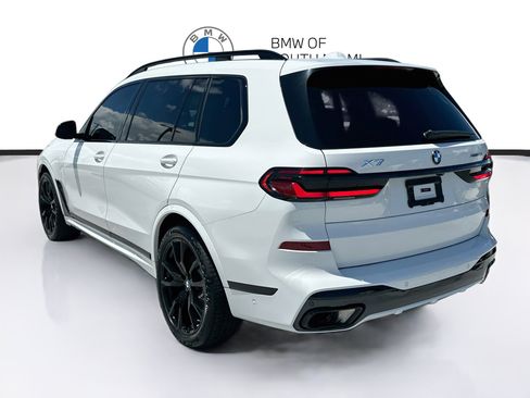 Certified 2025 BMW X7 xDrive40i w/ M Sport Package AWD/4WD image 5