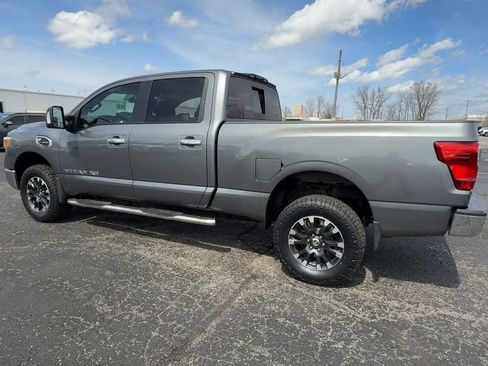 Used 2017 Nissan Titan SV image 6