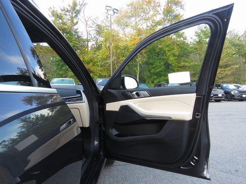 Used 2022 BMW X7 xDrive40i w/ Premium Package image 13