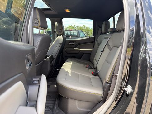 Used 2025 Chevrolet Colorado ZR2 w/ Technology Package AWD/4WD image 29