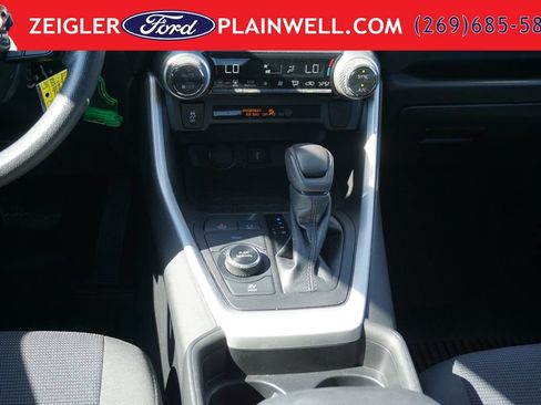 Used 2021 Toyota RAV4 LE AWD/4WD image 15