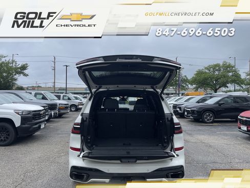 Used 2023 BMW X7 xDrive40i w/ M Sport Package AWD/4WD image 12