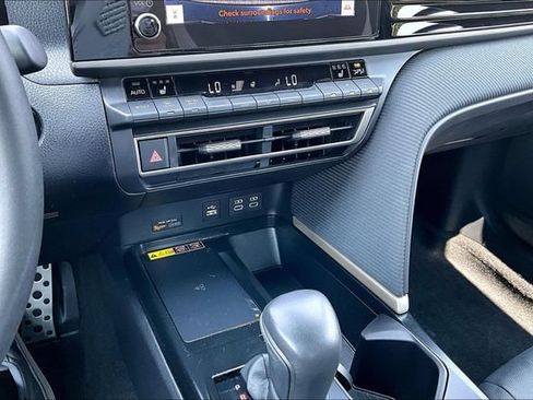 Used 2025 Toyota Camry SE w/ Convenience Package FWD image 15