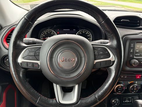 Used 2017 Jeep Renegade Trailhawk w/ Popular Equipment Group AWD/4WD image 28