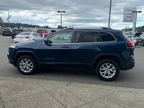 Used 2018 Jeep Cherokee Latitude Plus w/ Cold Weather Group image 6