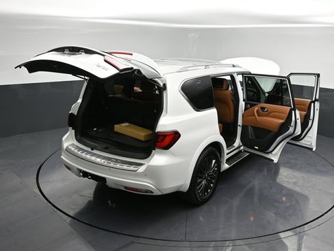 Used 2023 INFINITI QX80 Sensory w/ All-Season Package image 39