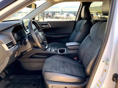 Used 2024 Mitsubishi Outlander SE image 8