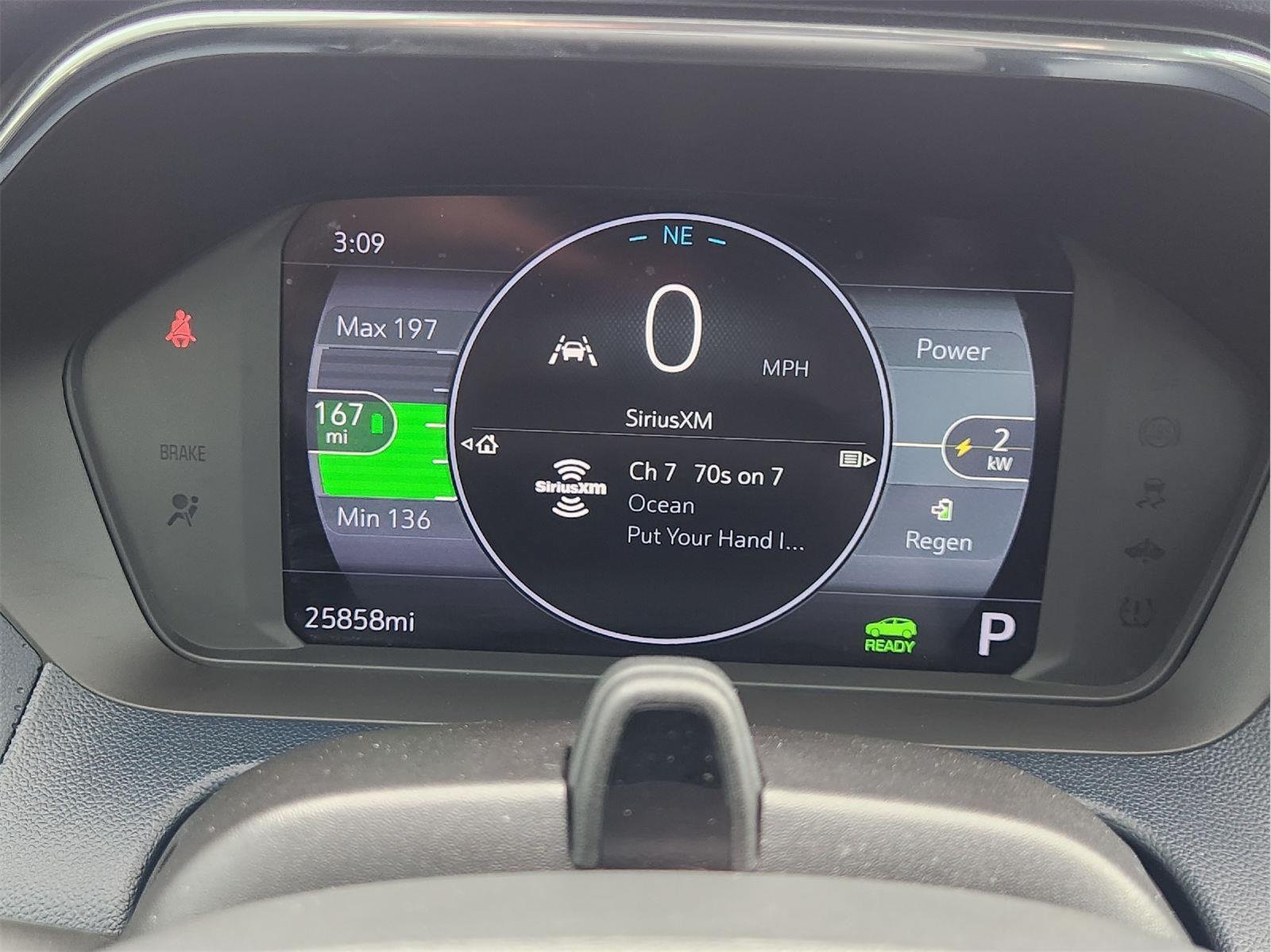 Used 2023 Chevrolet Bolt EUV Premier w/ Super Cruise Package FWD image 16