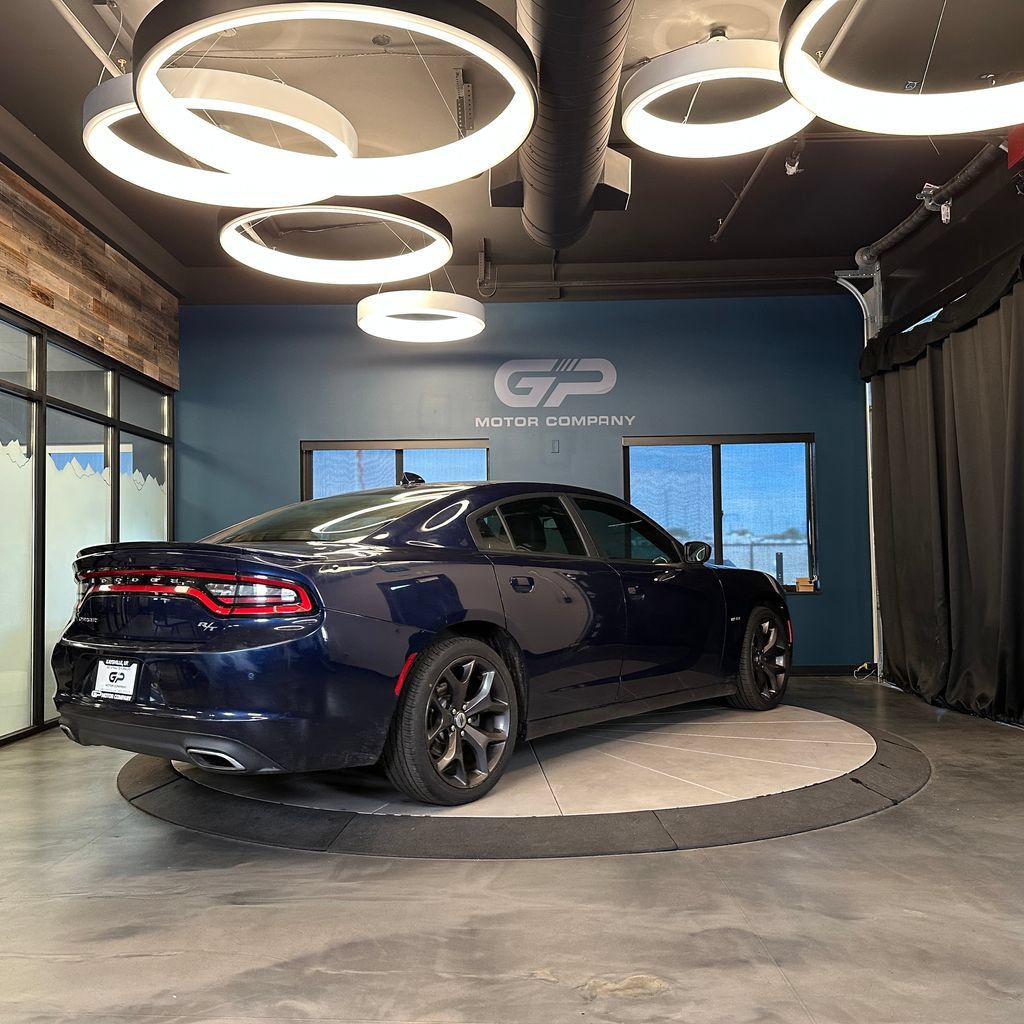Used 2017 Dodge Charger R/T w/ Plus Group RWD image 3