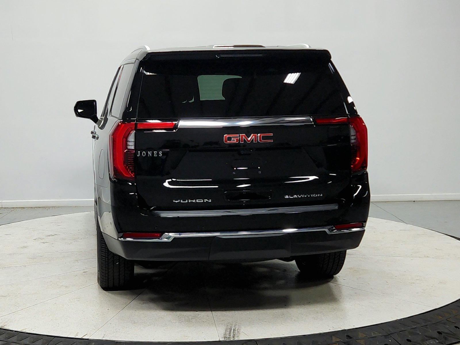 Used 2026 GMC Yukon Elevation w/ Elevation Premium Package AWD/4WD image 7