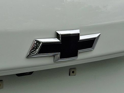 Used 2023 Chevrolet Equinox RS FWD image 35