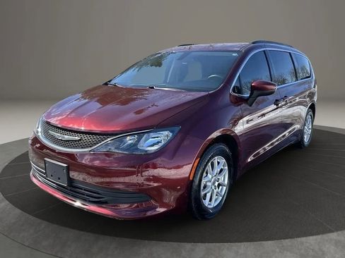 Used 2021 Chrysler Voyager Lxi FWD image 2