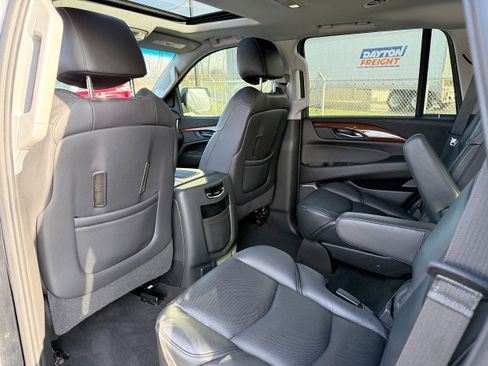 Used 2019 Cadillac Escalade Luxury image 19
